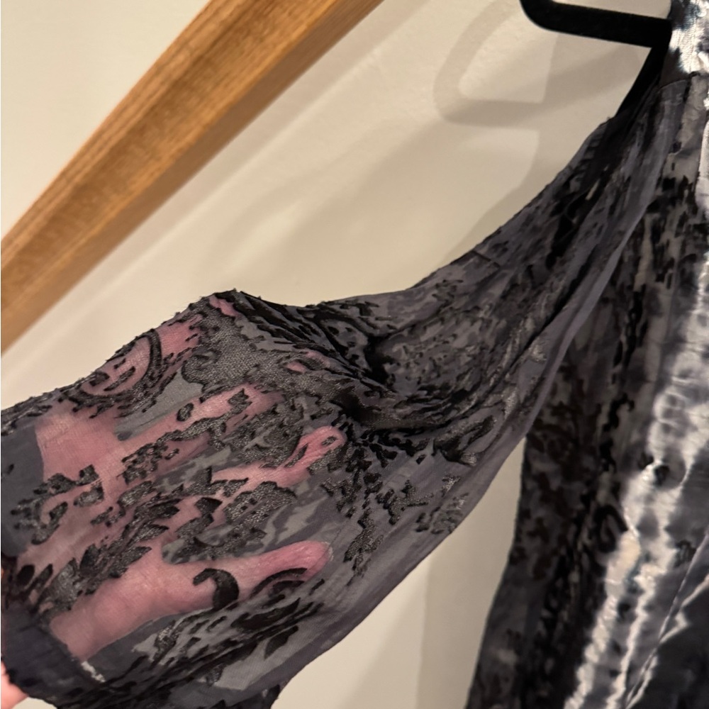 Price Firm. Language Cold Shoulder Blue & Black Velvet Tie-Dye Top Small.